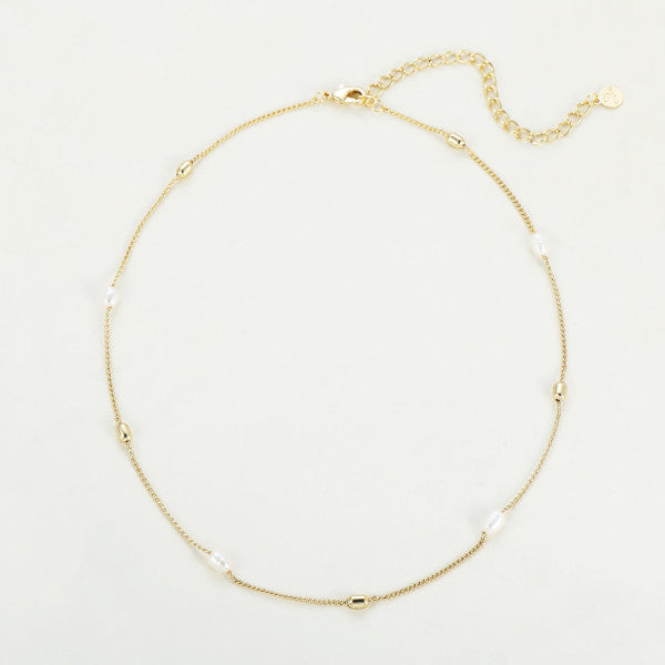 Feine Kette mit Perlen